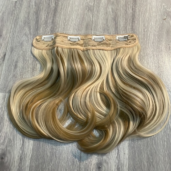 Blonde highlighted extensions 14” - Picture 2 of 5